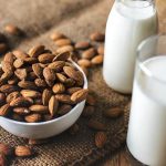 アーモンドとミルク